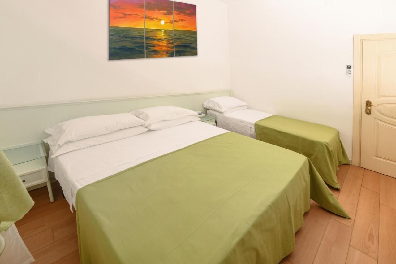 Hotel La Rosa กัตตอลิกา ภายนอก รูปภาพ