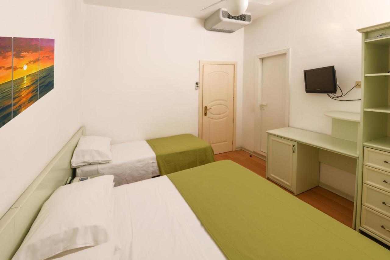 Hotel La Rosa กัตตอลิกา ภายนอก รูปภาพ