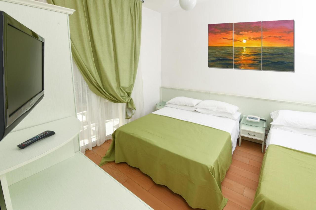 Hotel La Rosa กัตตอลิกา ภายนอก รูปภาพ