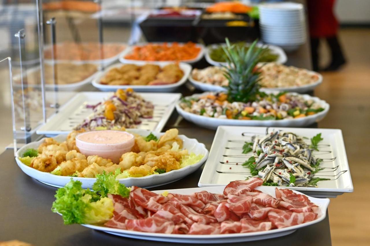Hotel La Rosa กัตตอลิกา ภายนอก รูปภาพ