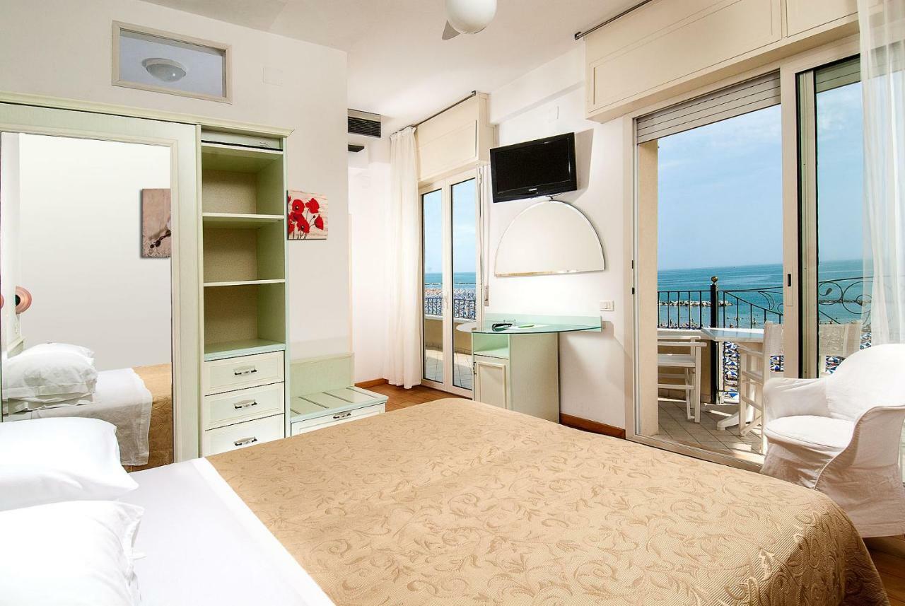 Hotel La Rosa กัตตอลิกา ภายนอก รูปภาพ