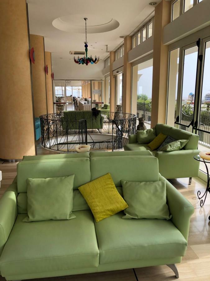 Hotel La Rosa กัตตอลิกา ภายนอก รูปภาพ