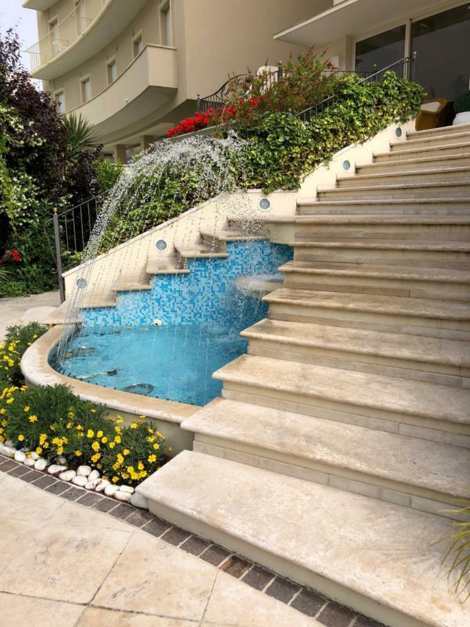 Hotel La Rosa กัตตอลิกา ภายนอก รูปภาพ