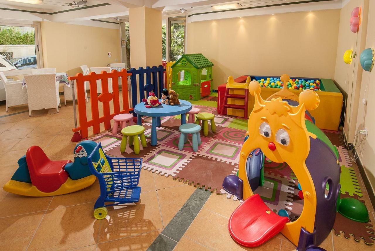 Hotel La Rosa กัตตอลิกา ภายนอก รูปภาพ